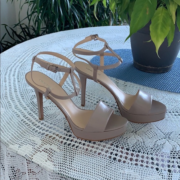 Nine West “Leather Shortcake Heeled Sandals” sz 11 - Picture 1 of 5